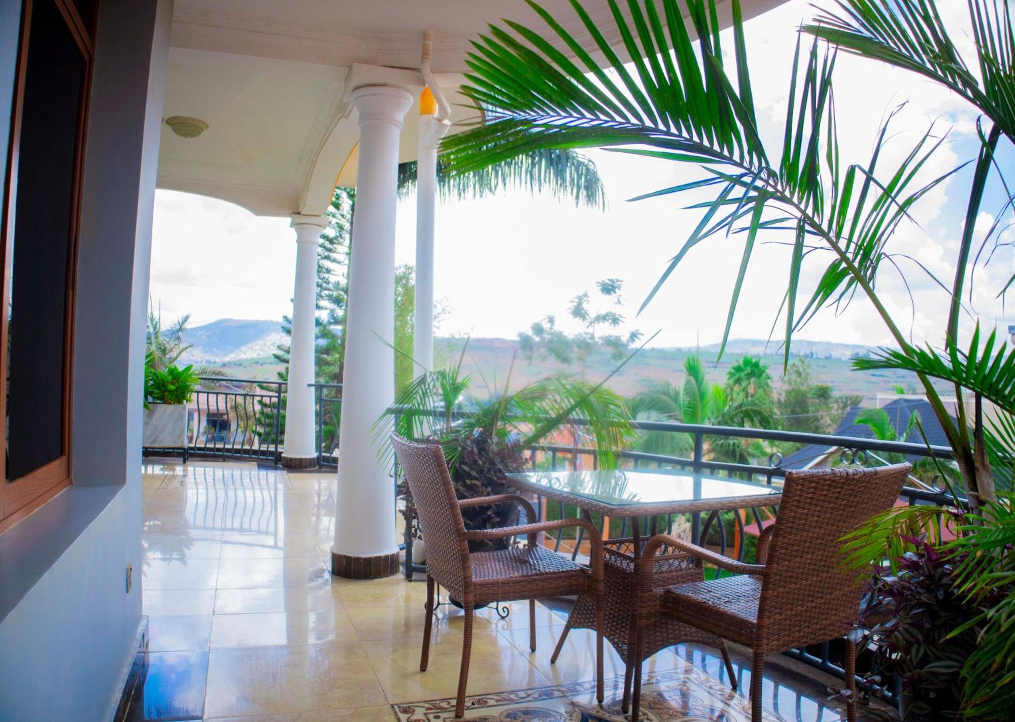 The Vibrant Lodge Gacuriro Kigali Extérieur photo