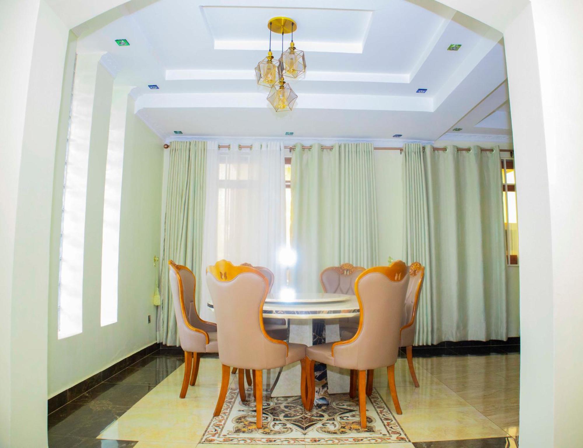 The Vibrant Lodge Gacuriro Kigali Extérieur photo