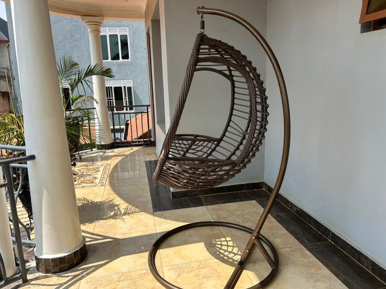 The Vibrant Lodge Gacuriro Kigali Extérieur photo