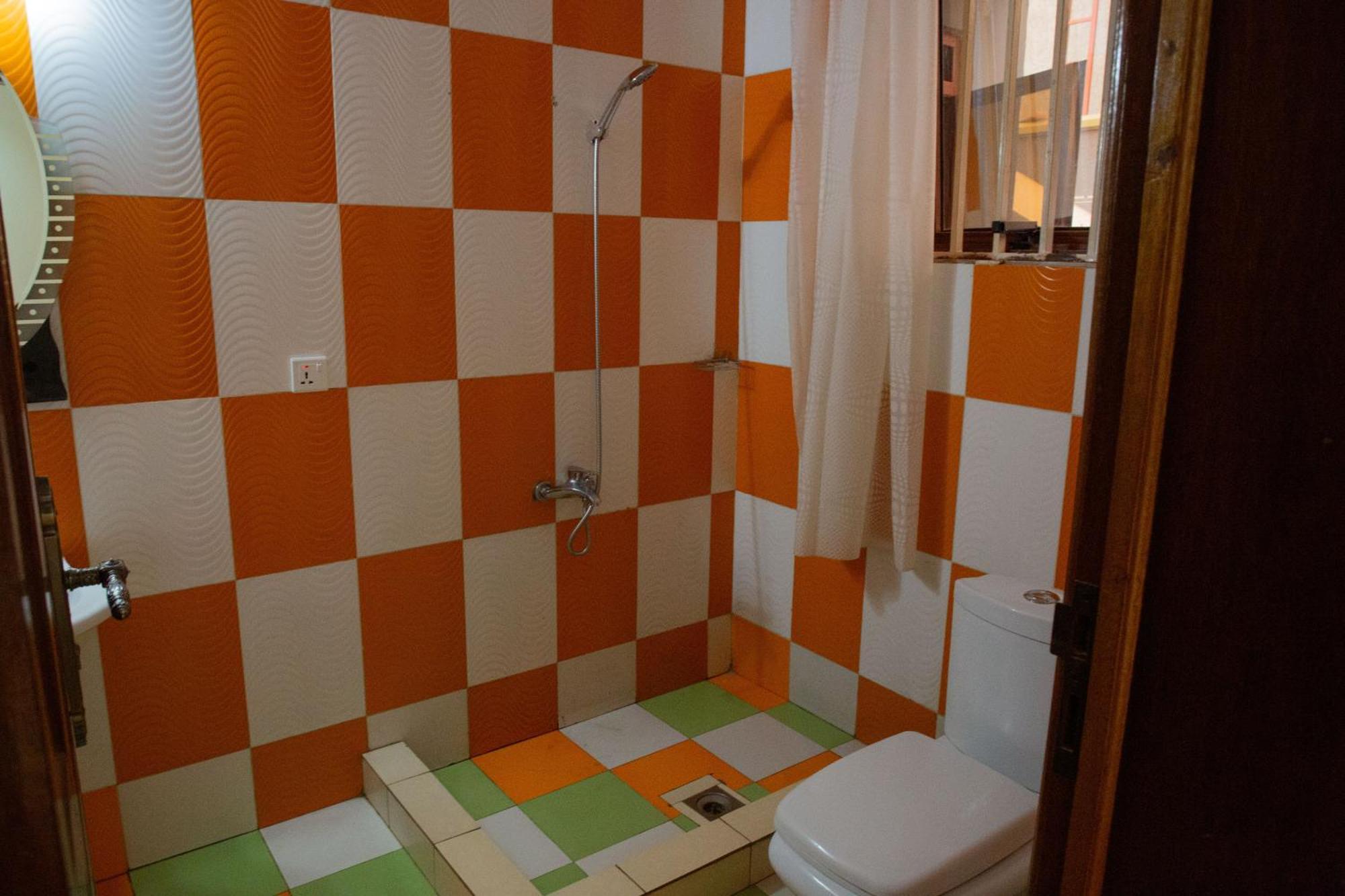 The Vibrant Lodge Gacuriro Kigali Extérieur photo