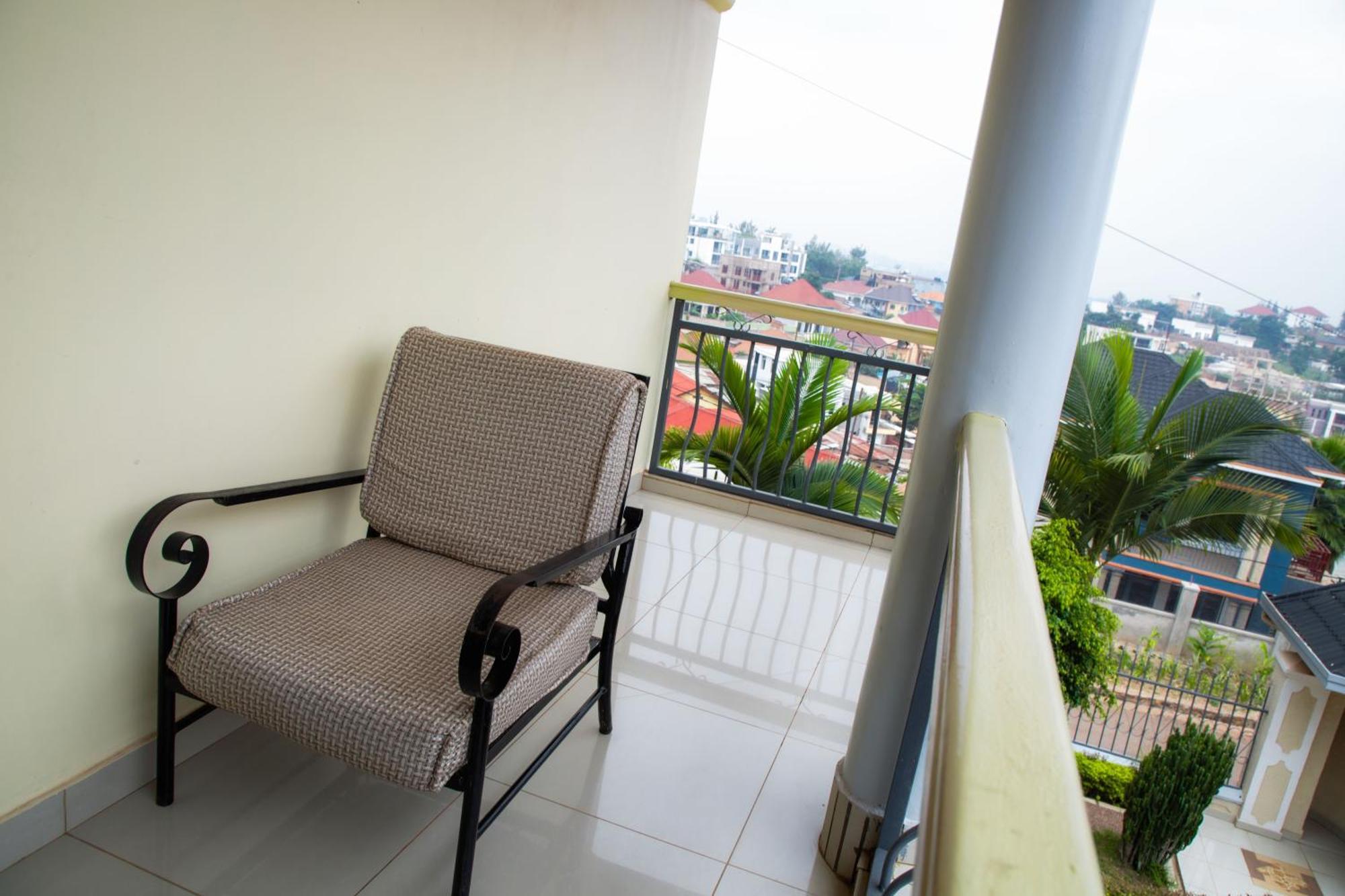 The Vibrant Lodge Gacuriro Kigali Extérieur photo