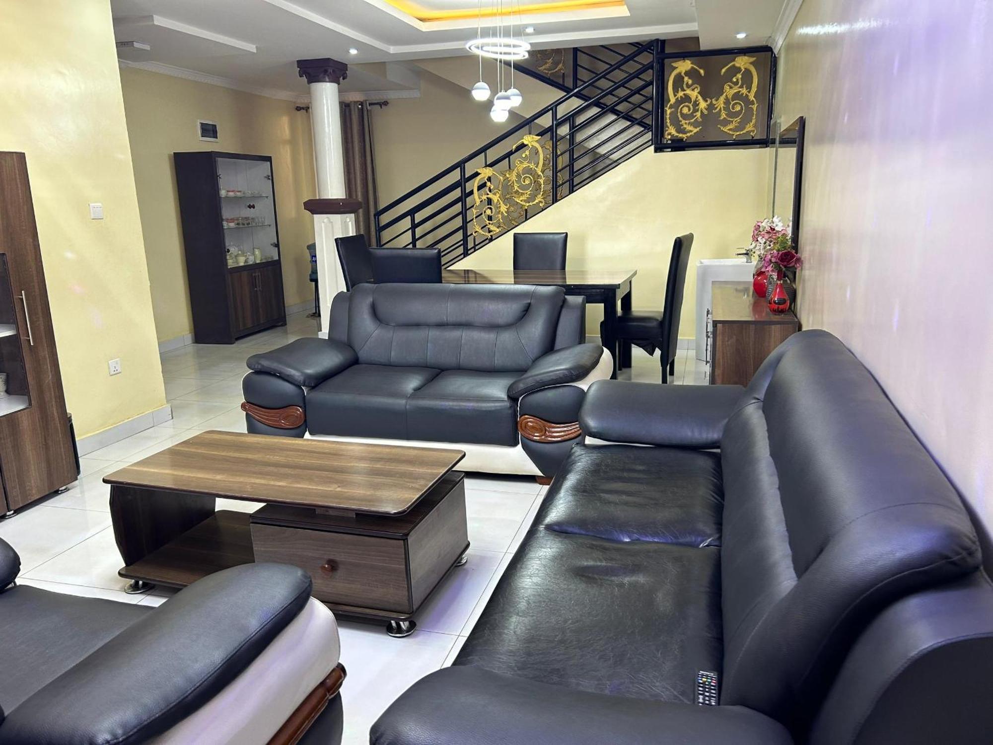 The Vibrant Lodge Gacuriro Kigali Extérieur photo