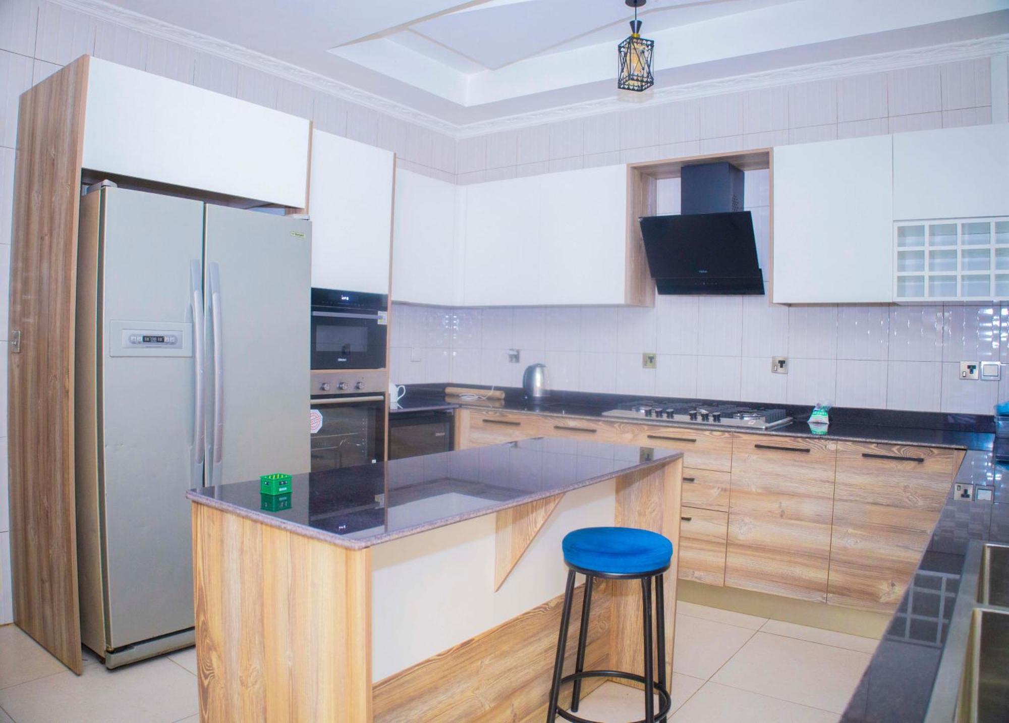 The Vibrant Lodge Gacuriro Kigali Extérieur photo